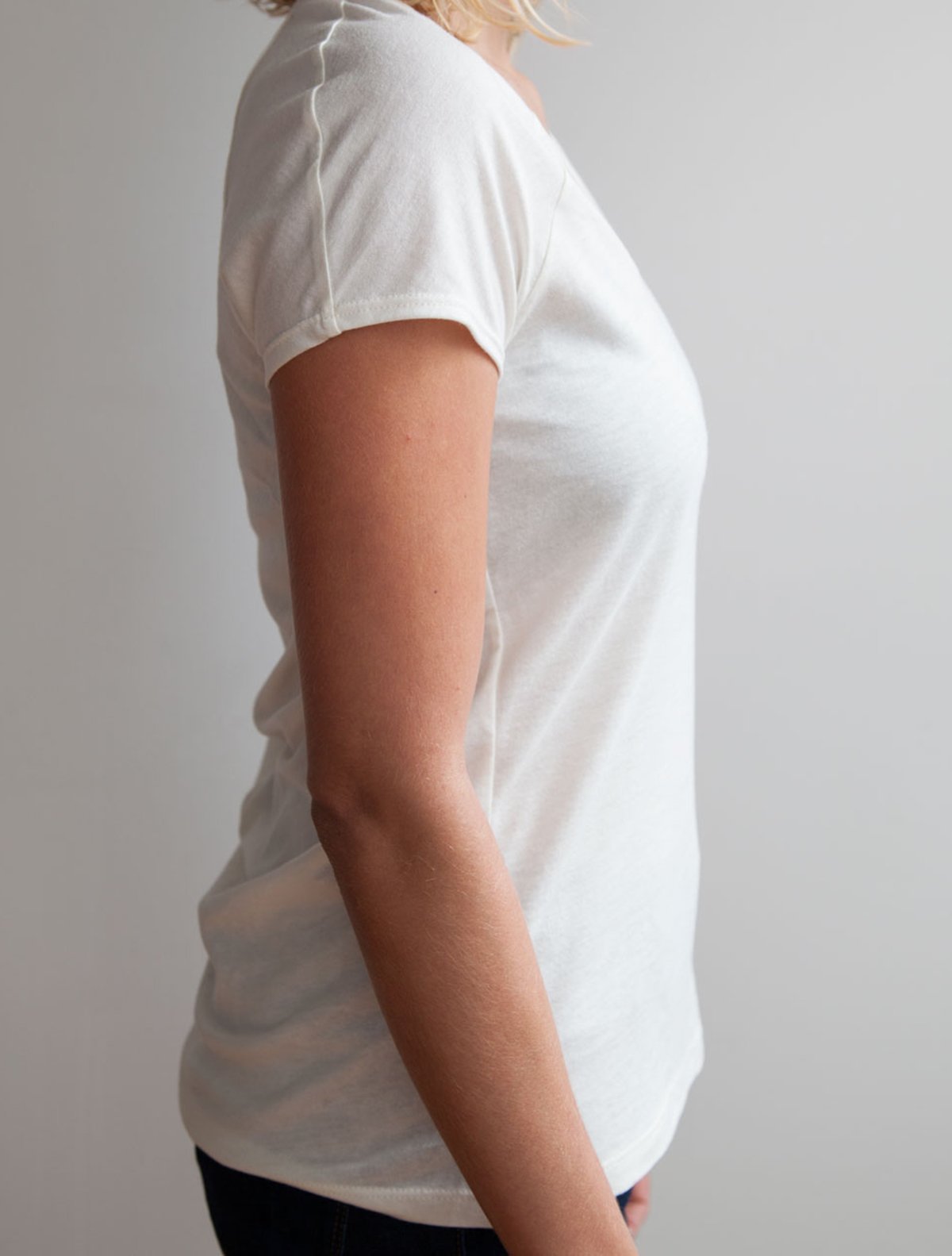 side view of model wearing simulacra's Draped back T-shirt in natural.