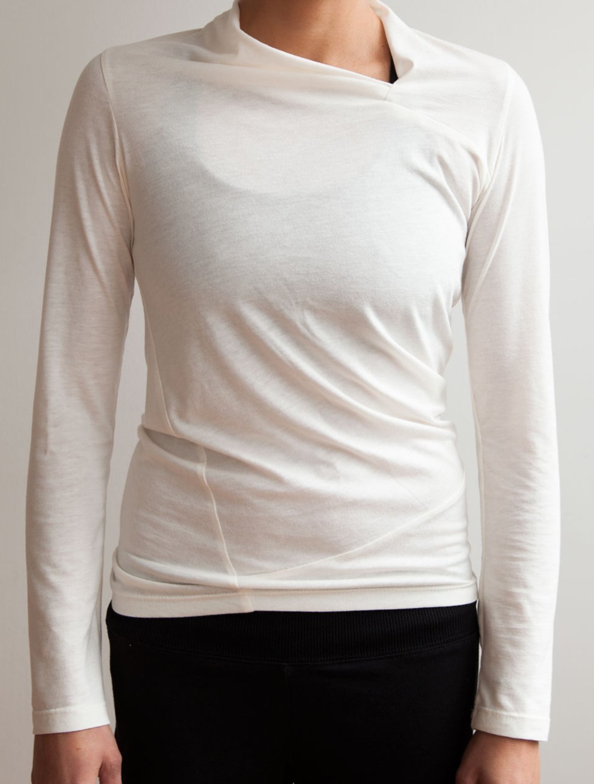 front view of model wearing simulacra's white Long Sleeve Twist Top 