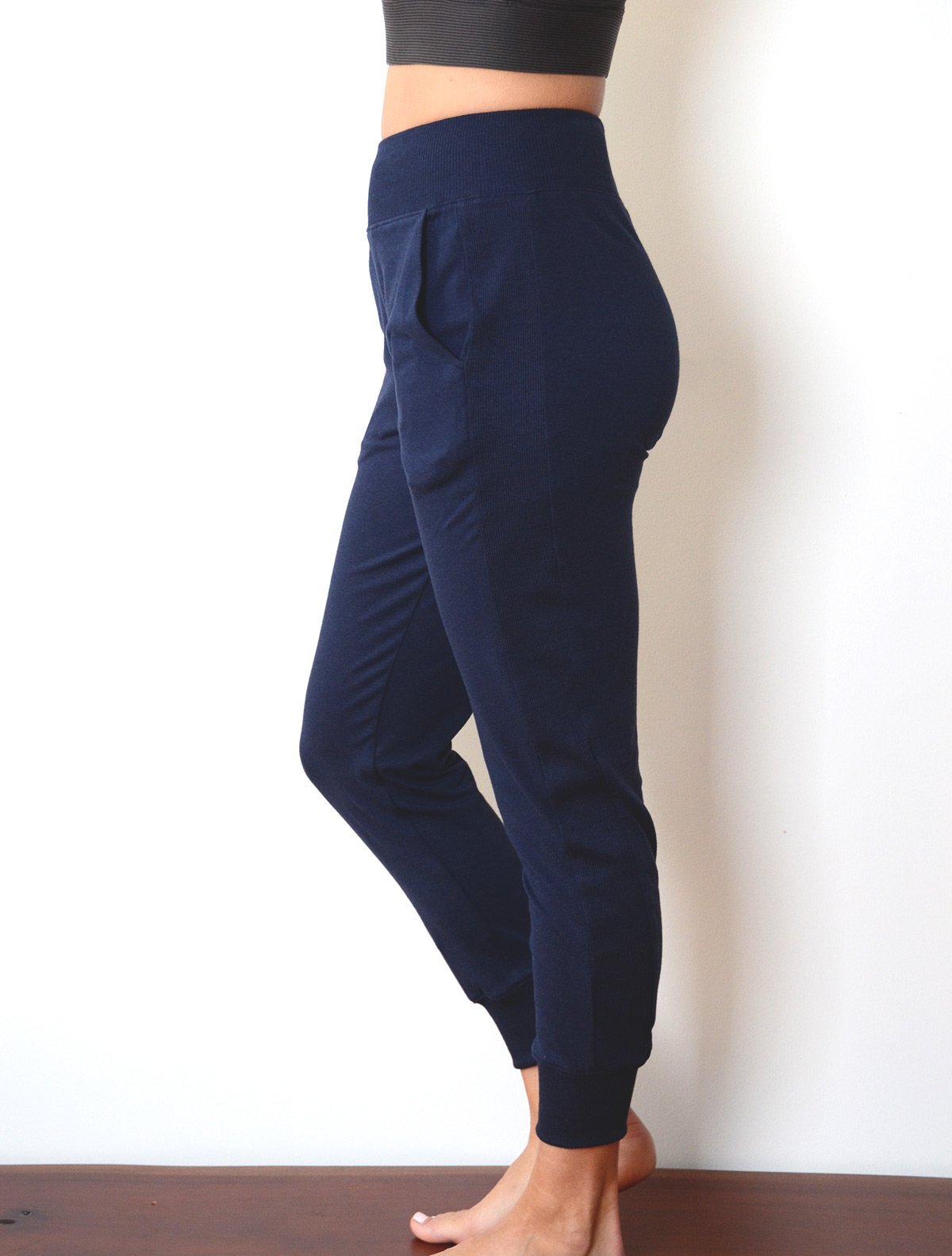 side view of model wearing simulacra's navy blue women' cropped joggers with pockets version 2.0 