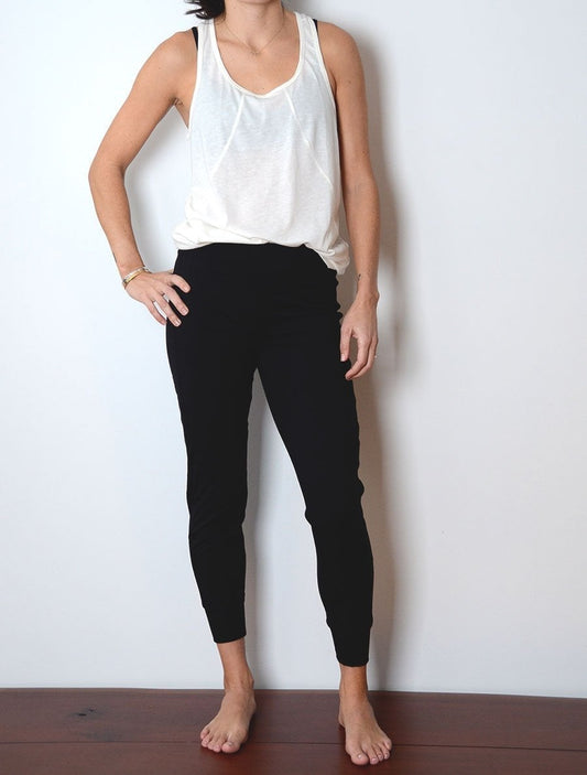 Front view of model wearing simulacra's women's stretch black cropped joggers